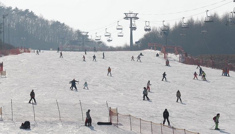 Južna Koreja zbog korone zatvara skijališta