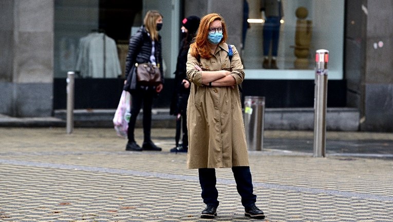 Skandal u Sloveniji, Janšin portal piše o Božjem virusu koji će spasiti bijelu rasu