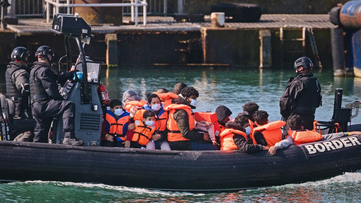 Rekordan broj migranata prošle godine stigao La Mancheom iz Francuske u Britaniju