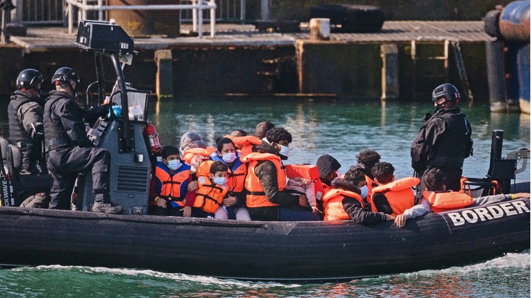 Rekordan broj migranata prošle godine stigao La Mancheom iz Francuske u Britaniju