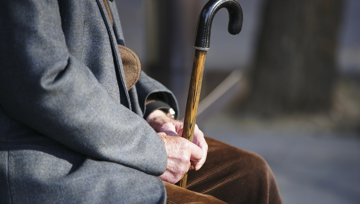 Bez razloga zvjerski pretukao umirovljenika kojeg ne poznaje. Dobio 3 godine zatvora