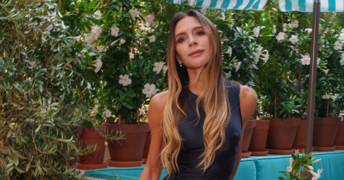 Victoria Beckham u odvažnoj haljini pokazala elegantnu verziju "naked dress" trenda