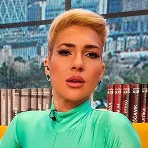 Srpska voditeljica postala predmet šala zbog onog u čemu se pojavila u emisiji uživo