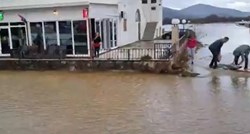 VIDEO I FOTO Dicmo pod vodom, poplavljene kuće, dio stanovnika evakuiran
