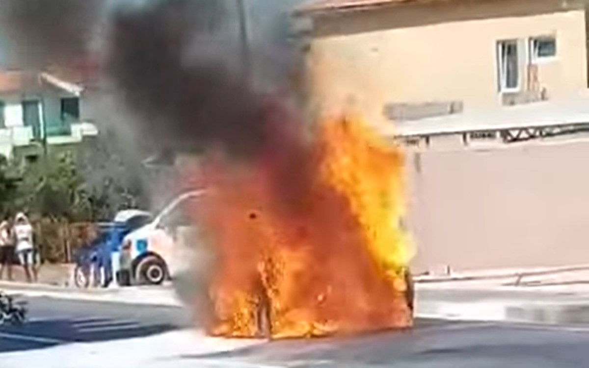 VIDEO Zapalio se auto na cesti u Šibeniku