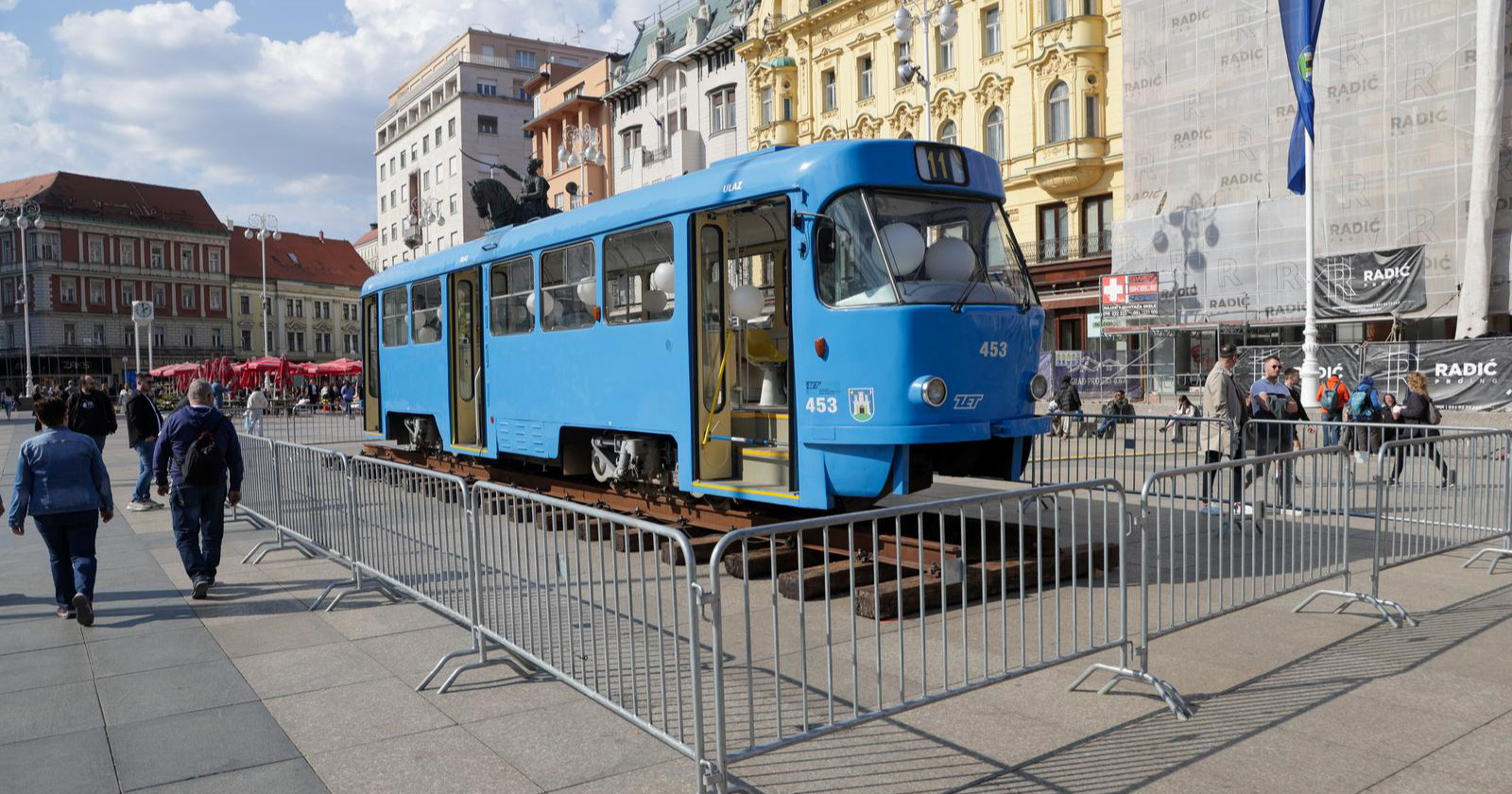 VIDEO Što stara 11-ica radi nasred Trga bana Jelačića?