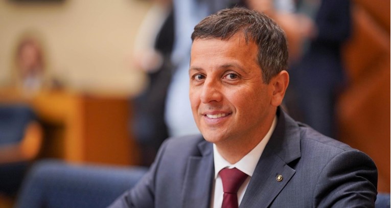 Omiljeni političar u BiH se ženi: "Kapitulirao sam u 45. godini"
