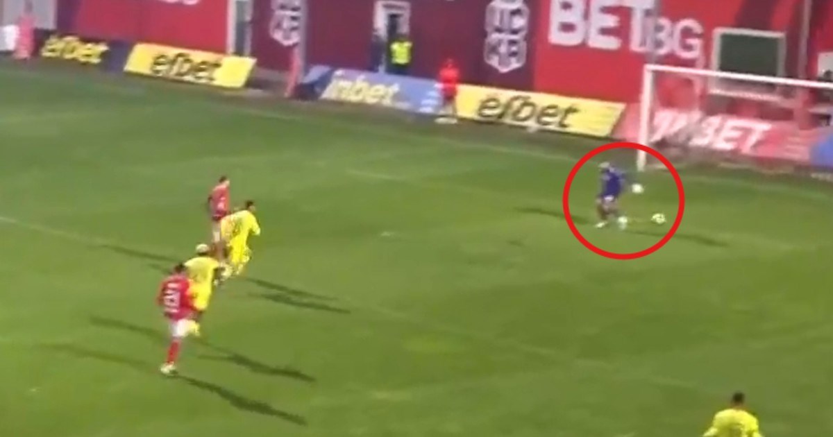 VIDEO Bizaran autogol u Bugarskoj. Golman kao da je pustio loptu da prođe kroz noge