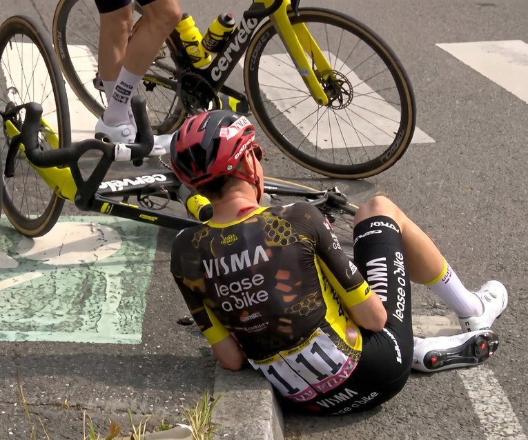VIDEO Težak pad jednog od najboljih biciklista svijeta. Odustao je od Tour de Francea