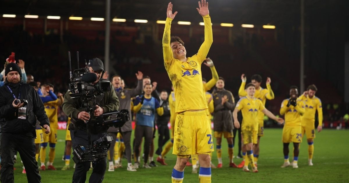 Kultni engleski klub dramatično slavio u derbiju. Blizu je povratka u Premier ligu