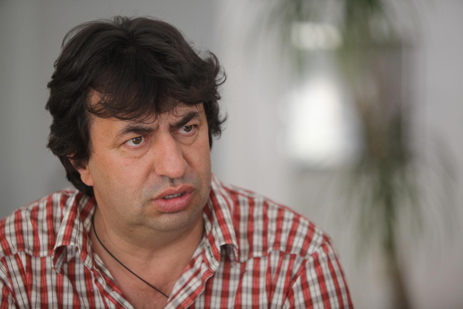 Gradonačelnik koji je cijelo jutro stajao pred biralištem izgubio izbore