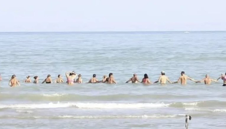U Italiji se utopio dječak. Turisti formirali ljudski lanac, tražili ga do dugo u noć