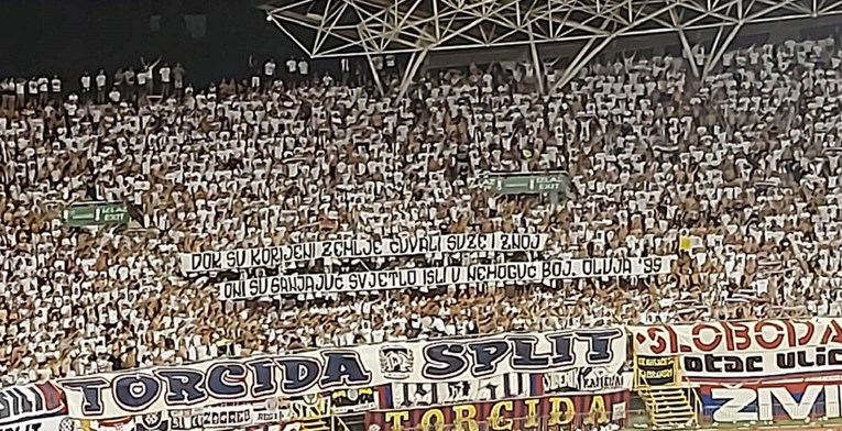 Pogledajte transparent Torcide u čast Oluje