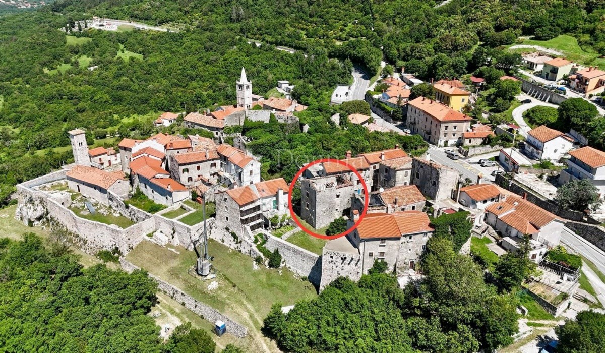 Top oglasi za nekretnine: Kamena kuća u Plominu s pogledom na more