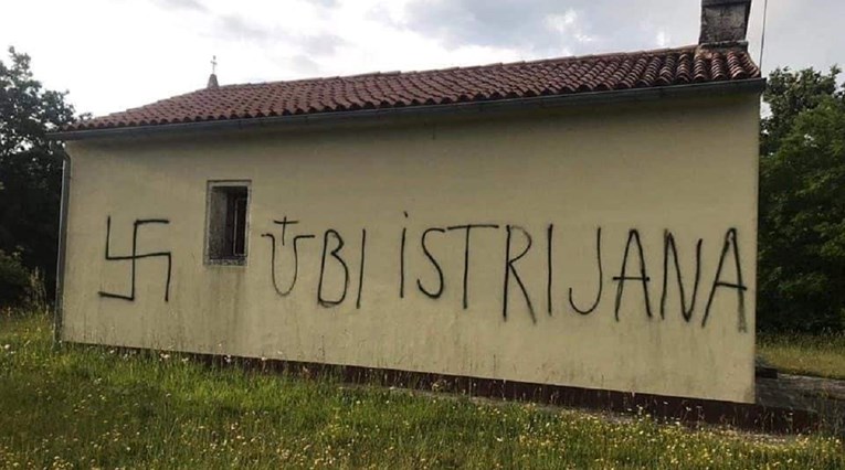 Na crkvi kod Višnjana osvanuli kukasti križevi, ustaško "U" i natpis "Ubij Istrijana"