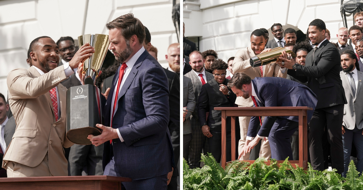 VIDEO JD Vance nespretno strgao trofej pred kamerama u Bijeloj kući