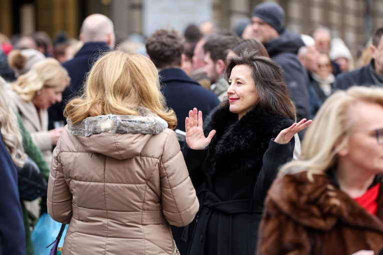 Dalija Orešković snimljena u Zagrebu, uživala je u razgovoru s prolaznicom