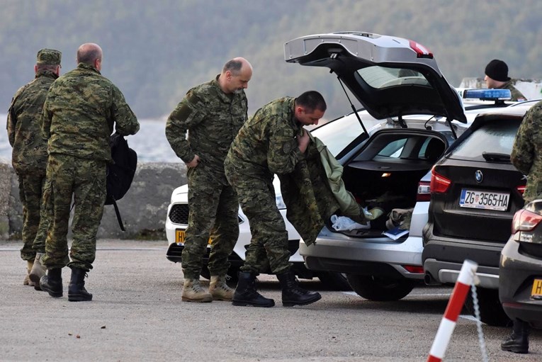 Nema traga curici koja je nestala iz grupe migranata kod Slunja, traži je i vojska