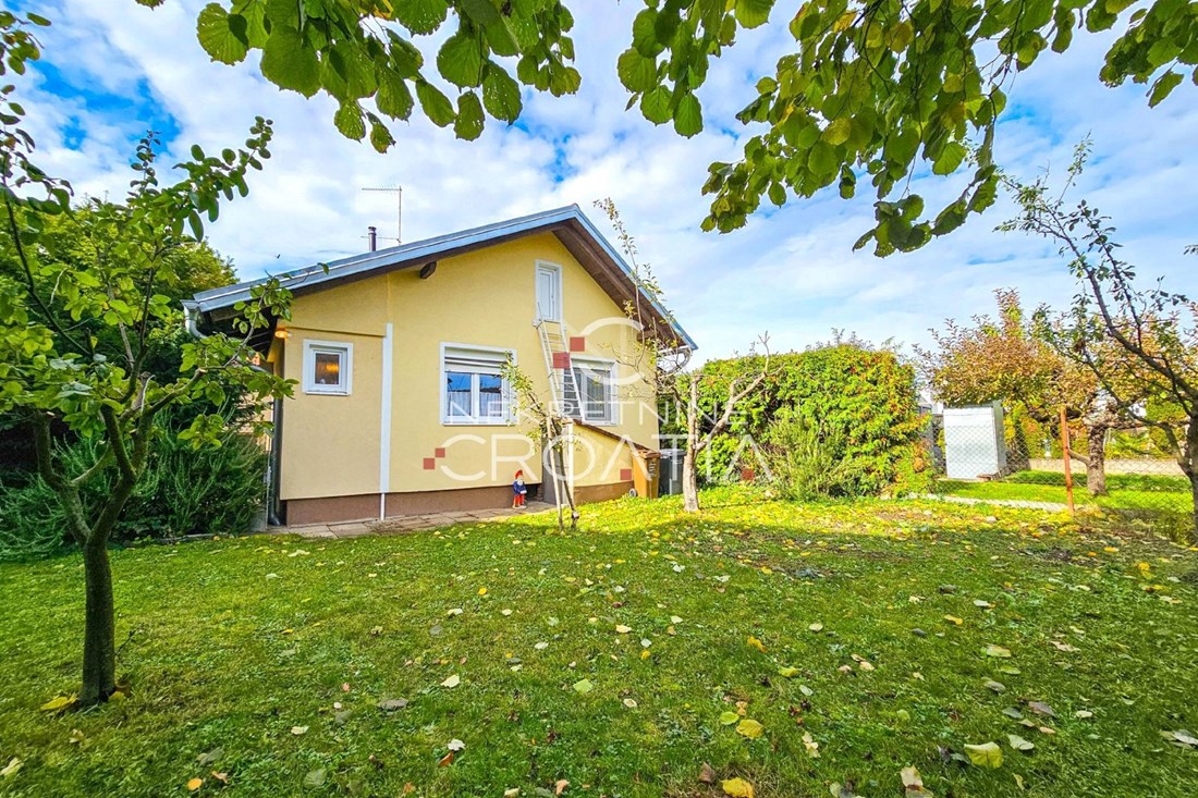 U zagrebačkim Gajnicama prodaje se dvoetažni stan s garažom i vrtom