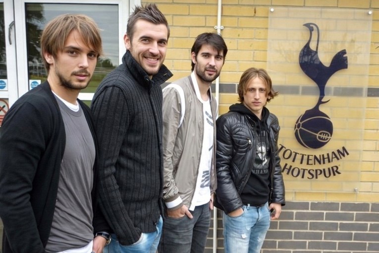 Tottenham 2010. bio hrvatska kolonija. Pogledajte fotku koju je Crouch sad podijelio