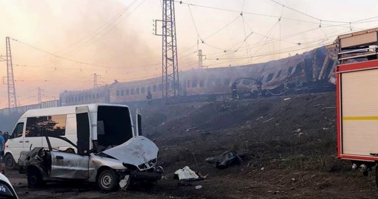 Napadnuta željeznička stanica u Ukrajini, zapalili se vagoni. Poginulo 22 ljudi