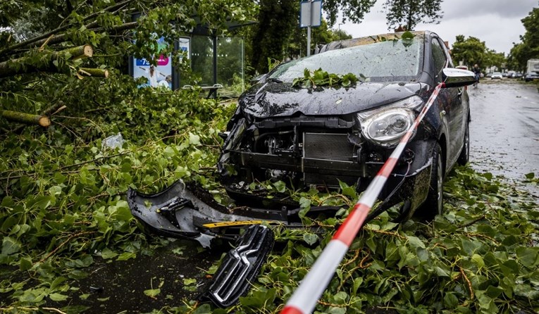 VIDEO Najgora ljetna oluja ikad pogodila Nizozemsku. "Ne izlazite"