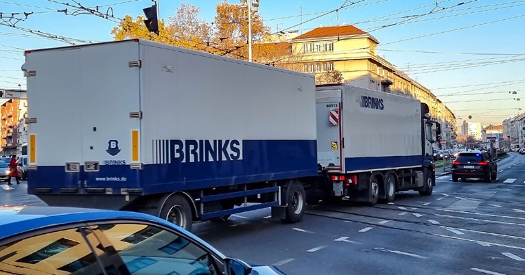 FOTO Strogo čuvani američki kamioni dovezli eure u Zagreb