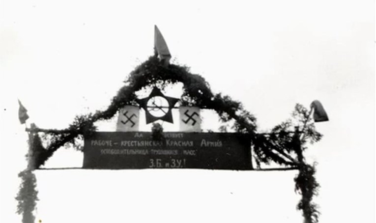 Dan kad su svastika i petokraka prijateljski marširale jedna uz drugu. Evo priče