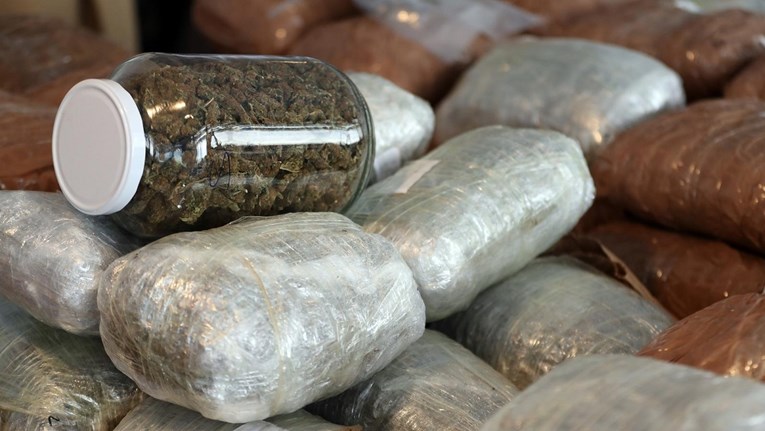 USKOK istražuje četiri dilera, preprodavali su kokain, travu, speed i MDMA
