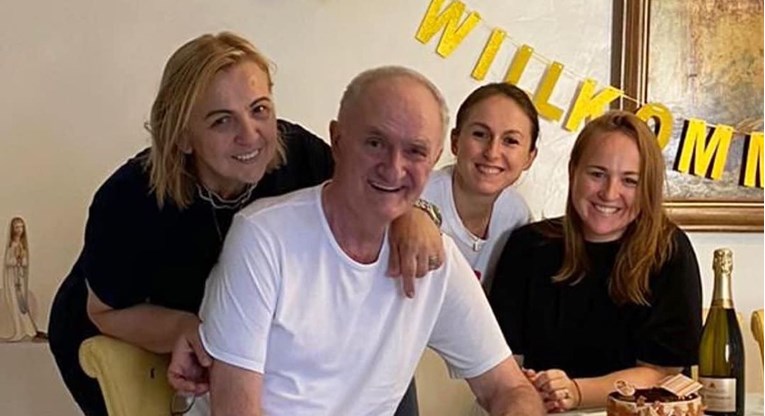 Mate Bulić objavio fotku s obitelji 9 mjeseci nakon zaraze koronom: Konačno doma