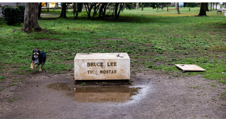 Nestao kip Brucea Leeja u Mostaru koji je postavio Nino Raspudić