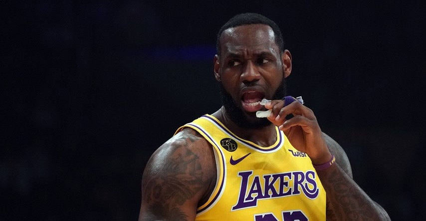 Lakersima visi nastup u doigravanju, LeBron poludio na ligu: Ovo je s*anje