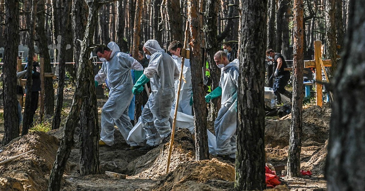Putinovi propagandisti tvrde da je masovna grobnica u Izjumu laž. Dokaz su im križevi