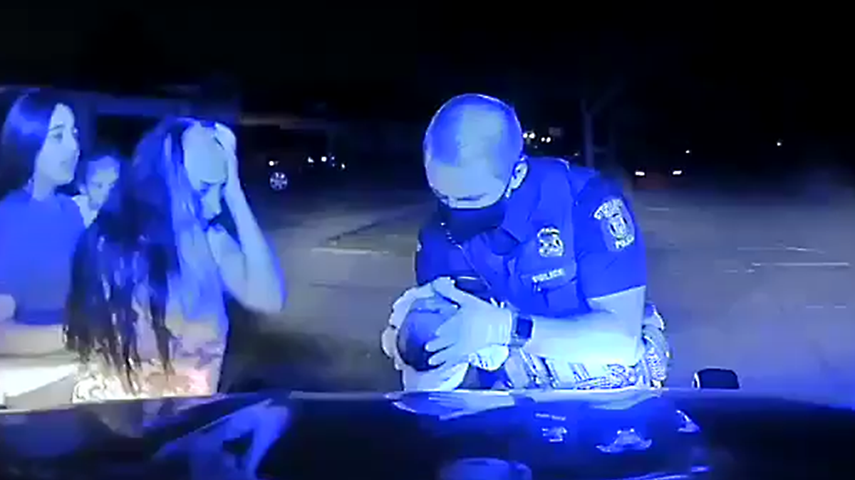 Policajac spasio život bebi staroj tri tjedna koja se gušila