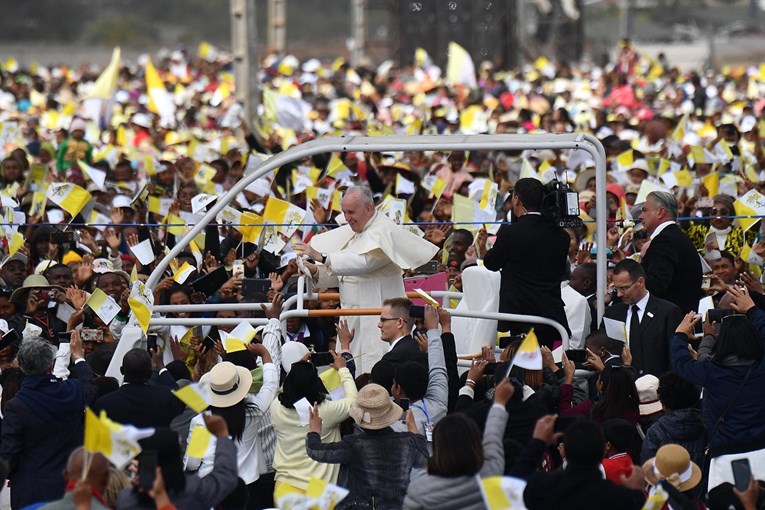 Papa Franjo posjetio Madagaskar, govorio o jazu između bogatih i siromašnih