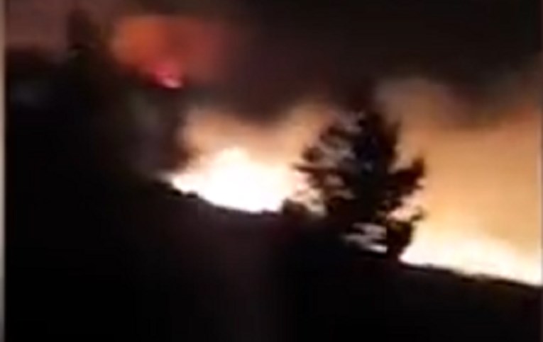 VIDEO Veliki požar na Hvaru, puše jak vjetar