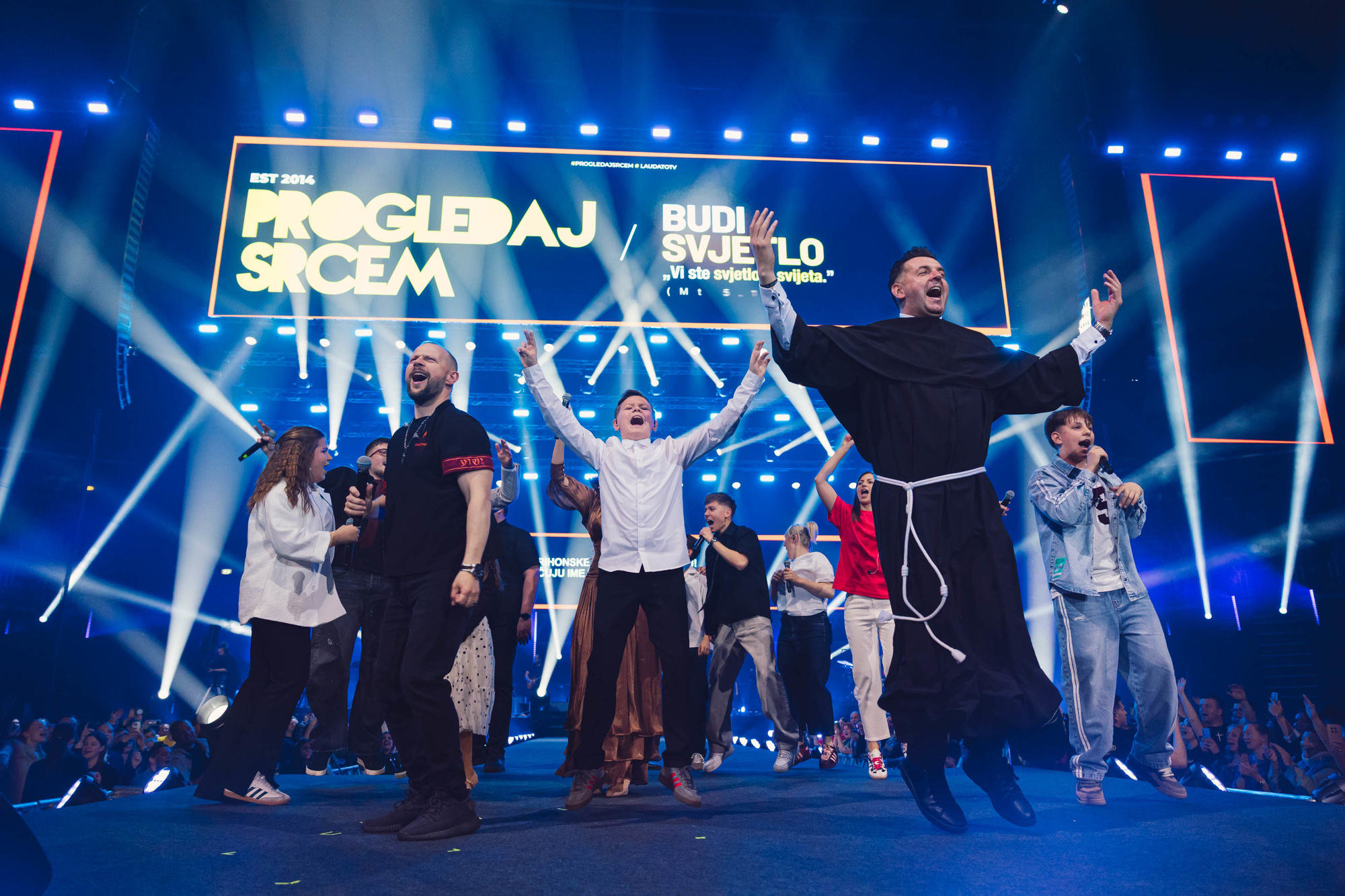 FOTO Dok je Europa gledala Eurosong, tisuće ljudi u Areni Zagreb molilo