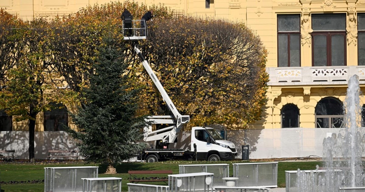 Pripreme za Advent u punom jeku: Postavlja se Ledeni park na Tomislavcu