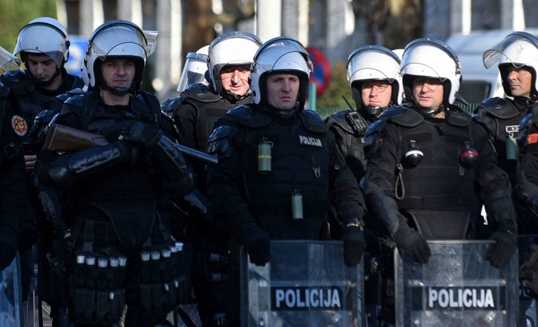 Crnogorska policija bacila je suzavac na pristaše prosrpske oporbe