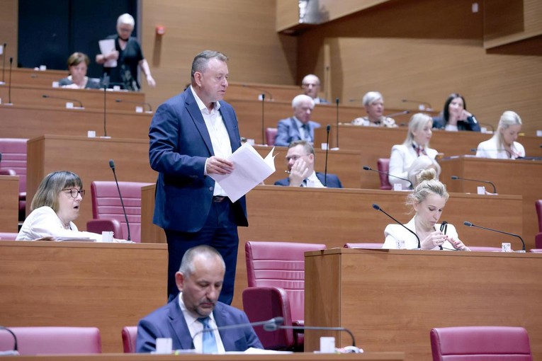 HDZ-ovac: Tomaševiću nije palo na pamet pokloniti se žrtvama onih kojima se divi