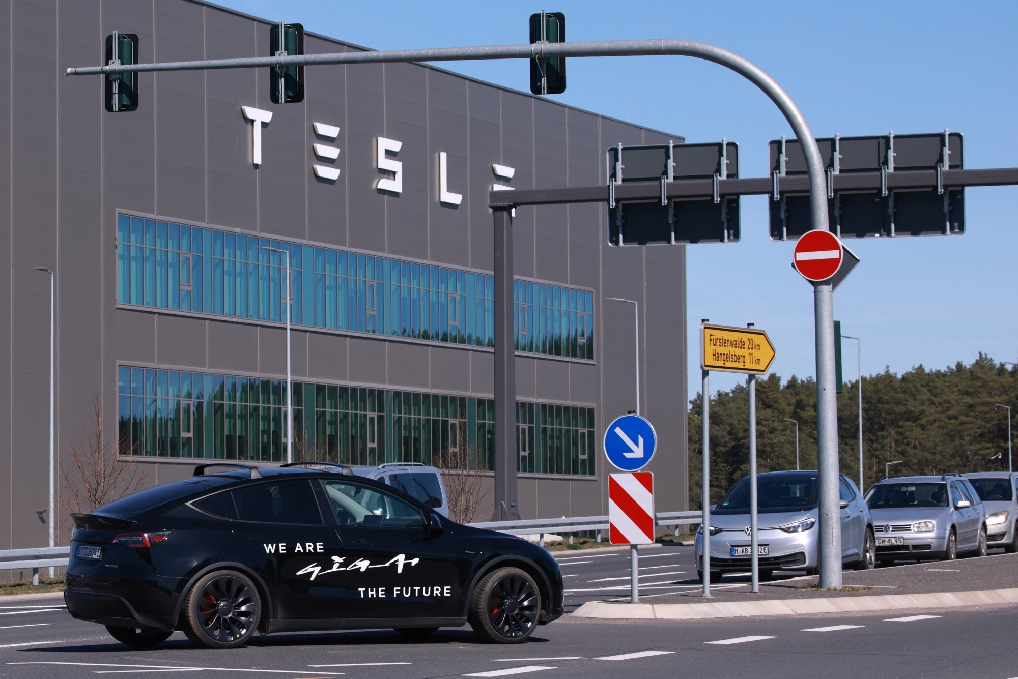 Optužbe za diskriminaciju: Tesla na meti zbog zapošljavanja stranaca