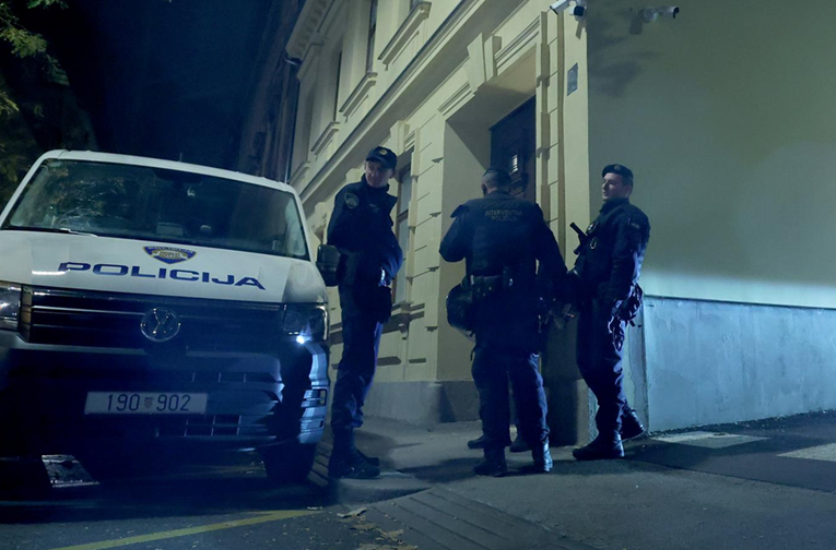 Na parkingu čekali navijače Šibenika. Imali fantomke, bandaže, štitnike za zube...