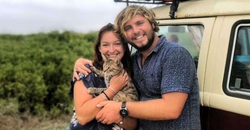 Par već godinu dana zarobljen u Meksiku jer ne želi otići bez mačke koju su spasili