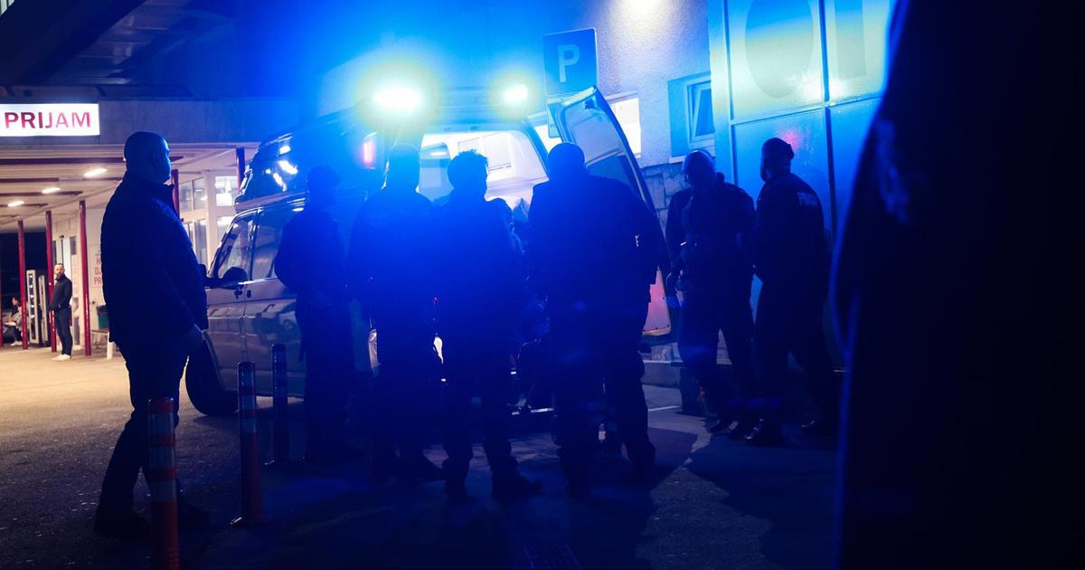U rastrojenom stanju trčao po cesti u Splitu. Policija ga vezala, umro je u bolnici
