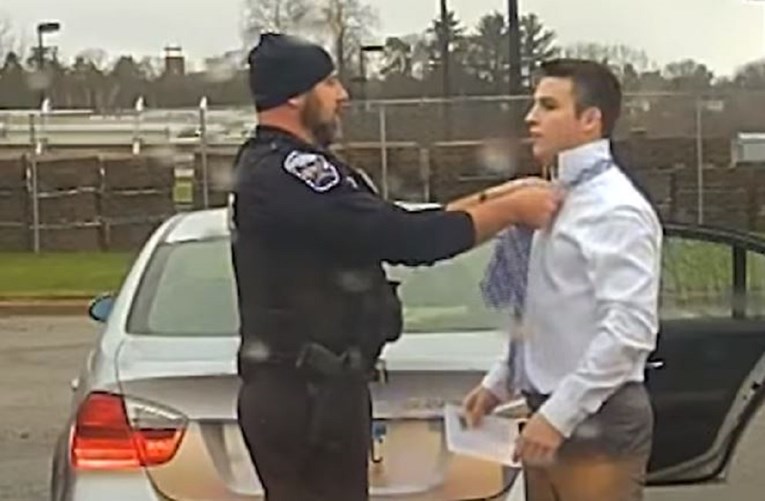 Policija ga zaustavila zbog prebrze vožnje, na kraju ga naučili vezati kravatu