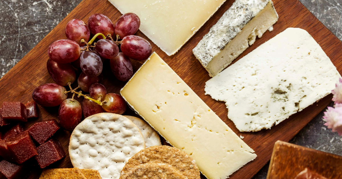 Kardiolozi otkrili što se događa s krvnim tlakom kada jedemo sir