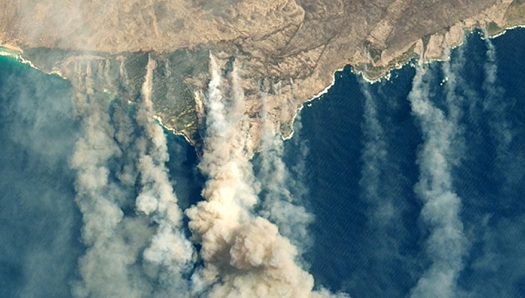 Australija sprema evakuaciju 250.000 ljudi, pogledajte požar iz svemira