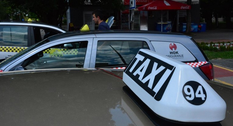 Migranti u Slavonskom Brodu tražili prijevoz od taksista, on ih odvezao na policiju