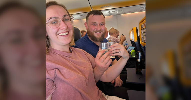 Tip zaprosio curu u avionu Ryanaira, odgovor kompanije postao viralni hit