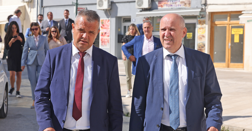Bačić uručio gradonačelniku Benkovca dva darovna ugovora za državne nekretnine